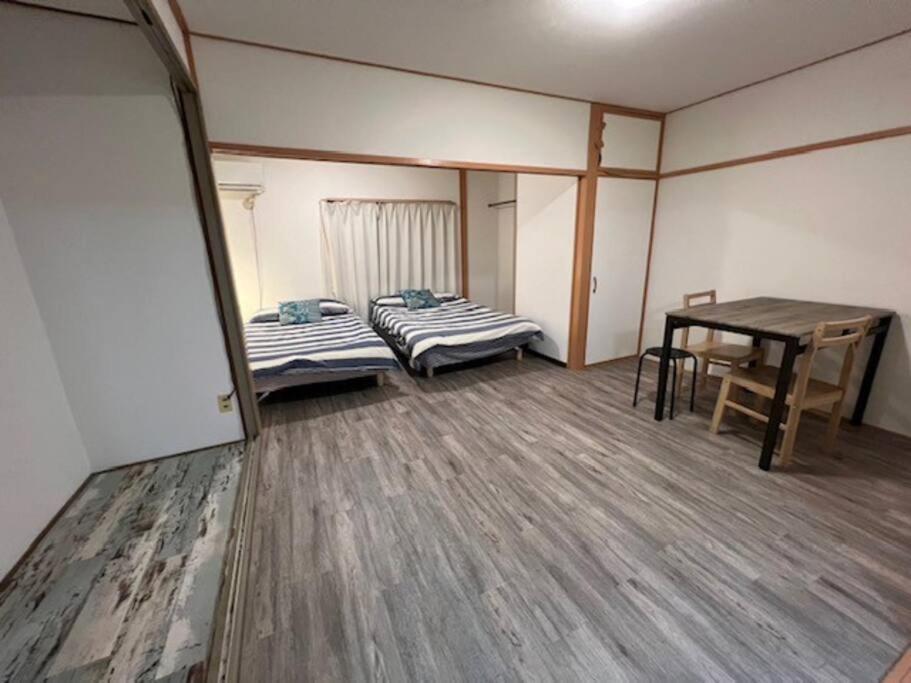 Large Two Separated Rooms In One Room Osaka Luaran gambar